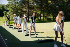 CHRISTINA & GOLF MEMBERS CLUB