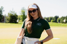 CHRISTINA & GOLF MEMBERS CLUB