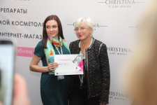Кристина М. Зехави и косметологи на конференции «Клиент ваш навсегда»